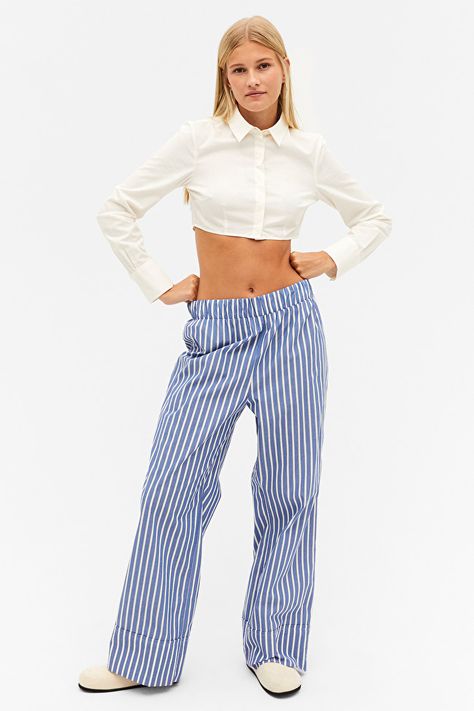 Blue And White Striped Pants Outfit, White Striped Pants Outfit, Pajamas Shorts Outfit, Pajama Pants Outfit, Stripe Pants Outfit, Hooded Knit Cardigan, Striped Pajama Pants, Blue And White Shorts, Blue Striped Shirt