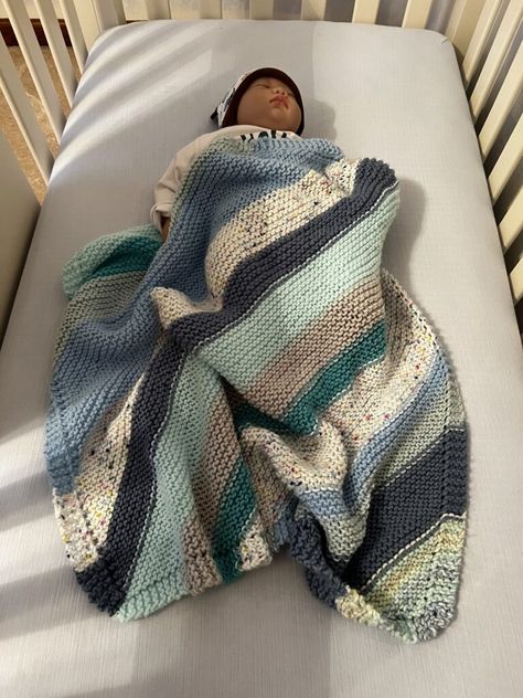 The Crosswise Baby Blanket Knit in Winter Colors - candyloucreations Knit Baby Boy Blanket, Knitted Baby Gifts, Easy Blanket Knitting Patterns, Baby Blanket Knit, Knit Baby Blanket Pattern Free, Easy Knit Baby Blanket, Crochet Gift Ideas, Wool Baby Blanket, Free Baby Blanket Patterns