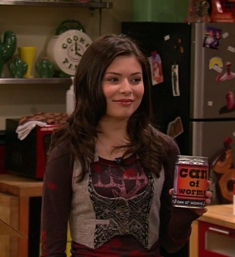 Icarly Wallpaper, Icarly Carly, I Carly, Icarly Cast, Dress With Combat Boots, Miranda Cosgrove Icarly, Carly Shay, Tv Characters Outfits, 2010s Aesthetic