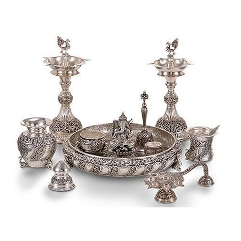 Antique pooja items Silver Home Accessories, Vintage Home Decor Boho, Vintage Home Decor Farmhouse, Vintage Apartment, Pooja Items, Silver Pooja Items, Pooja Room Design, Shabby Chic Interiors, Silver Items