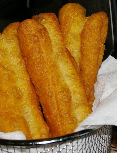 You Tiao Chinese Crullers, You Tiao Recipe, Dim Sum Recipes, Chinese Snacks, Cambodian Food, Khmer Food, Working Table, Chinese Dessert, Asian Snacks