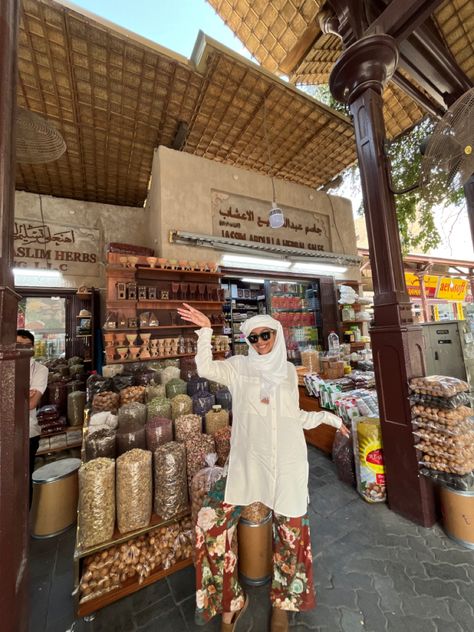 Dubai Gold Market... great for souvenirs Dubai Souvenirs, Dubai Market, Gold Market, Dubai, Marketing, Travel, Gold