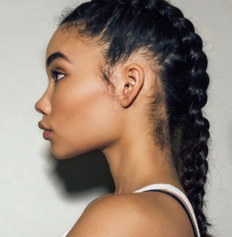 Jawline goals Lazy Girl Hairstyles, Celebrity Beauty Secrets, Boxer Braids, Celebrity Beauty, French Braid, 인물 사진, Hairstyles For School, Pretty Face, Hair Goals