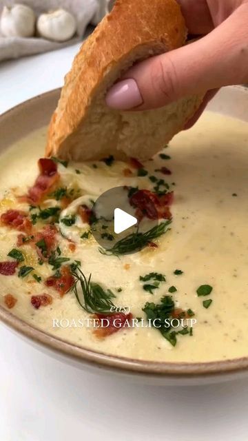 Roasted Garlic Soup, Easy Roasted Garlic, Cheese Tortellini Soup, Winter Soup, Garlic Soup, Food Meals, Meals Recipes, Dinner Recipes Easy Quick, Winter Soups