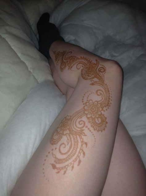 Full Body Henna, Thigh Henna, Glitter Henna, Leg Henna Designs, Questioning Reality, Leg Henna, Tato Henna, Foot Henna, Pretty Henna Designs