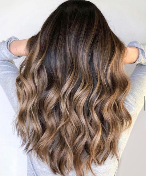 Winter Hair Colors, Rambut Brunette, Gorgeous Hair Color, Vlasové Trendy, Dark Hair With Highlights, Brunette Balayage Hair, Brown Hair Balayage, Brown Balayage, Winter Hair Color