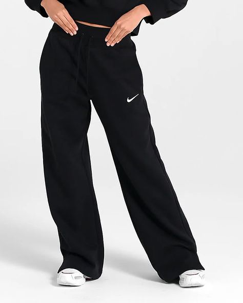 Nike Sportswear Phoenix Fleece Women's High-Waisted Wide-Leg Sweatpants. Nike.com Nike Sweatpants Outfit, Wide Leg Sweatpants Outfit, Nike Running Pants, Black Nike Sweatpants, Nike Sportswear Phoenix Fleece, Nike Noir, Outfit Ideas Black, Cute Sweatpants, Nike Tracksuit