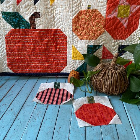 Halloween Quilt Blocks to Make - Aunt Ems Quilts Halloween Quilt Blocks, Pumpkin Quilt Block, Pumpkin Quilt, Snowball Quilts, Halloween Quilt, Holiday Sewing, Spooky Trees, Autumn Decorating, Halloween Quilts