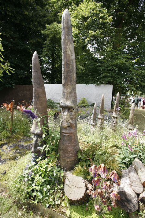 Hampton Court Flower Show, Garden Totems, Concrete Garden, Garden Art Sculptures, Outdoor Sculpture, Garden Structures, Garden Crafts, Garden Ornaments, Garden Statues