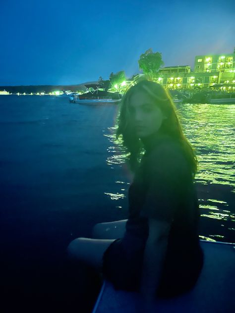 Thirteen The Movie, Twilight Filter, Night Filter, Water At Night, Ideas Pose, Street Pictures, Ideas Photoshoot, Instagram Photo Ideas, Photoshoot Fashion