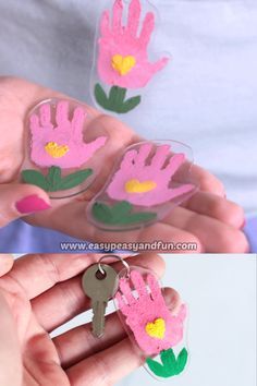 Are you ready the most adorable Mother’s day craft kids can make. Grab yourself a sheet (or few) of Shrinky Dinks paper and make Shrinky Dinks flower handprint keychain. Handprint Keychain, Flower Handprint, Keychain Craft, Craft Kids, Paper Flower Crafts, Mothers Day Crafts For Kids, Crafts Easy, Daycare Crafts, Crafty Creations