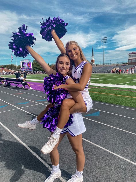 Cheer Photo Poses, Cheerleading Picture Poses, Cheerleading Poses, Cheer Photo, Mount Union, Cheer Team Pictures, Sideline Cheer, Cheer Photography, Varsity Cheer