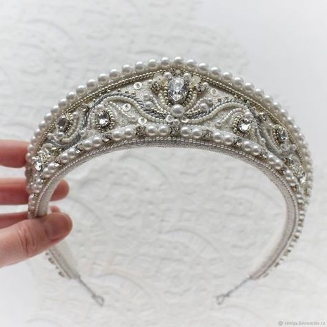 Royal Aesthetic, Headpiece Jewelry, Pola Gelang, Jewelry Lookbook, Wedding Tiara, Fantasy Jewelry, Tiaras And Crowns, Fantasy Clothing, Dream Jewelry