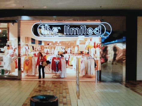 "the limited" 80s my all time favorite store. It looked just like this. It was so expensive at least for my family’s budget The Limited 1980s, Old Mall Stores, Vintage Mall, Mall Stores, Vintage Stores, Childhood Memories 70s, 80s Nostalgia, Vintage Shopping, Woodland Hills