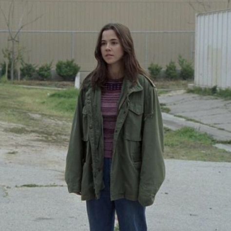 Lindsay - Freaks and Geeks Lindsay Weir, Freaks And Geeks, Chelsea Girls, Outfit Vintage, 90s Fashion, Pretty Outfits, Fashion Inspo Outfits, Style Me, Chelsea