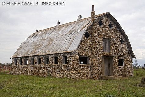 Abandoned Stone Barn Derilict Buildings, Barn Pictures, Country Barns, Barns Sheds, Stone Barns, Dream Barn, Farm Buildings, Farm Barn, Red Barns