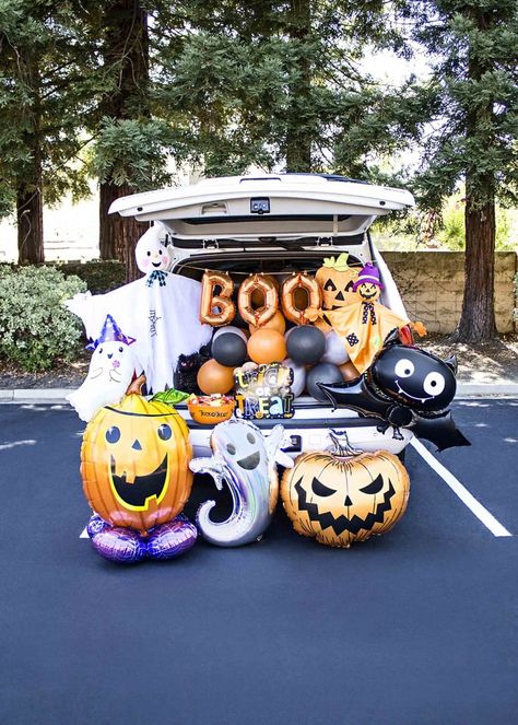 Halloween Trunk Or Treat, Halloween Car Decorations, Trunk Or Treat Ideas, Halloween Treats For Kids, Halloween House Party, Treat Ideas, Birthday Halloween Party, Mia 3, Trunk Or Treat