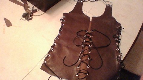 No Sew Leather Tank Top With Tie Sides  •  Make a lace-up top in under 120 minutes Diy Corset Top, Bodysuit Diy, Lace Diy Projects, Corset Diy, Easy Diy Fashion, Leather Halter Top, Diy Corset, Leather Tank Top, Diy Fashion Trends