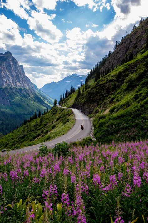 Montana has the BEST windshield views! Big Sky Country, Pretty Places, In The Mountains, Most Beautiful Places, Landscape Architecture, Vacation Spots, Belle Photo, Beautiful Views, Wyoming