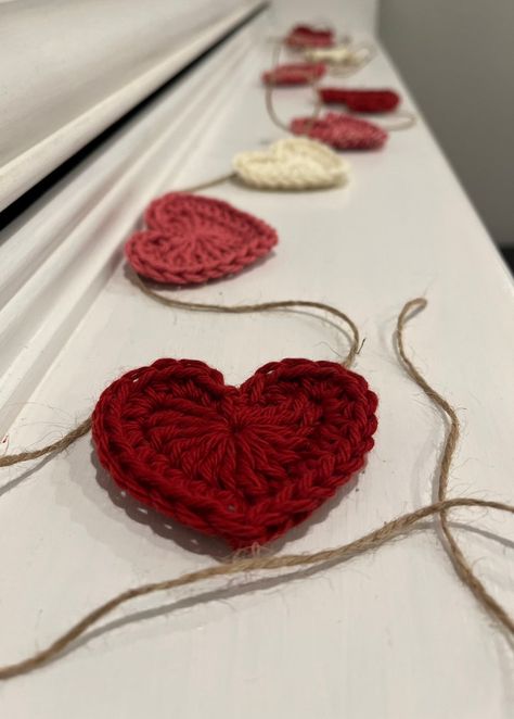 Crochet Valentines Garland Pattern, Crocheted Heart Garland, Crochet Valentines Decor, Crochet Valentines Garland, Valentines Crochet Ideas, Crochet Heart Garland, Crochet Valentines Ideas, Valentines Garland, Primitive Valentine Decor