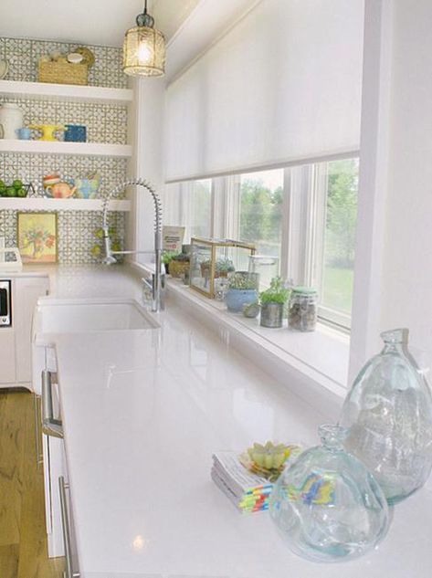 modern kitchen decorating with wallpaper Kitchen Window Treatments Modern, Kitchen Window Sill Ideas, Kitchen Window Treatments Ideas, Kitchen Window Blinds, Kitchen Sink Window, Kitchen Window Design, Window Treatments Ideas, Window Sill Decor, Bathroom Big