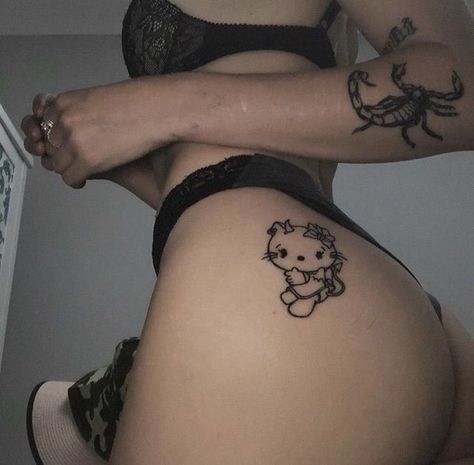 Tatuaje Hello Kitty, Hello Kitty Tattoos, Discreet Tattoos, Hot Tattoos, Dope Tattoos, Pretty Tattoos, Cat Tattoo, Pretty Selfies, Body Tattoos