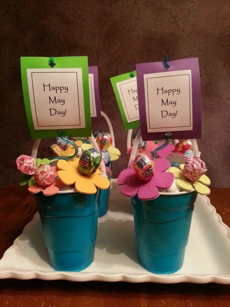 May Day Baskets May Baskets, May Day Baskets, Mothers Day Baskets, Basket Crafts, May Days, Crafts For Seniors, May Day, Diy Valentines Crafts, Spring Activities