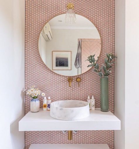 feminine bathroom design // pink accent wall // marble sink // brass hardware // floating vanity Design Interior Baie, Feminine Bathroom, Pink Accent Walls, Makeover Kamar Mandi, Dekorere Bad, Downstairs Toilet, Bad Inspiration, Decor Baie, Girls Bathroom