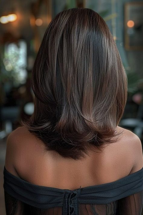 40 Spectacular & Bold Butterfly Haircut Ideas for 2025 Short Cute Haircuts For Round Faces, Short Hair Inspo Round Face, Haïr Cut For Round Face Girl, Butterfly Cut Medium Length, Butterfly Cut Hair Medium Round Face, 2025 Hairstyles For Women, Haircuts For Long Face Shape, U Cut Hairstyle Medium, U Shaped Haircut With Layers