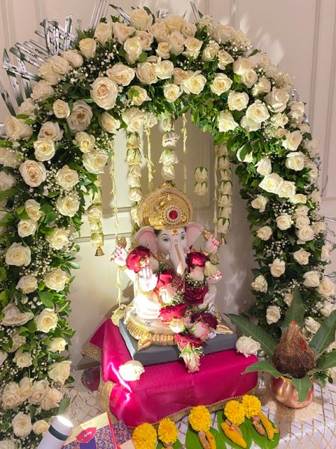 Ganesh Sthapna Wedding, Ganapati Backdrop Decoration, Floral Ganpati Decoration, Ganpati Decoration At Home Unique Theme, Ganesha Flower Decoration, Ganesh Backdrop Decoration, Ganpati Flower Decoration, Ganeshji Decoration, Ganpati Decoration At Home Unique