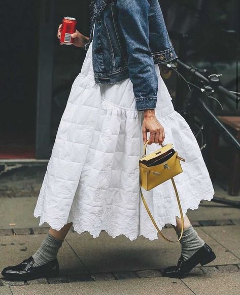 Denim On Denim, Midi Skirts, 가을 패션, Looks Style, Outfit Casual, Get Dressed, Autumn Winter Fashion, Fashion Statement, Fashion Inspo Outfits