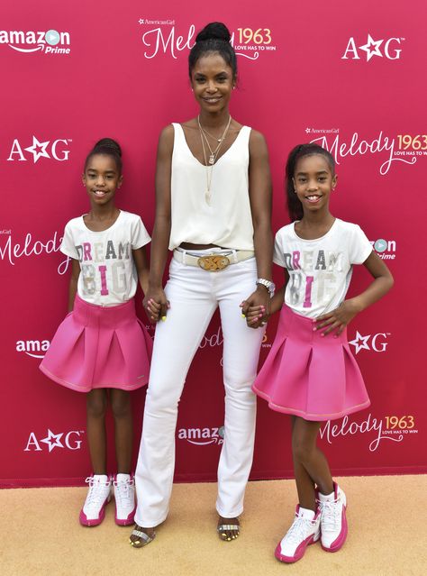 Kim Porter | Celebrity parents with twins or triplets. Kim Porter, Celebrity Twins, Moms And Daughters, Mother Daughters, Celebrity Children, Seeing Double, Mothers And Daughters, Black Family, Celebrity Families