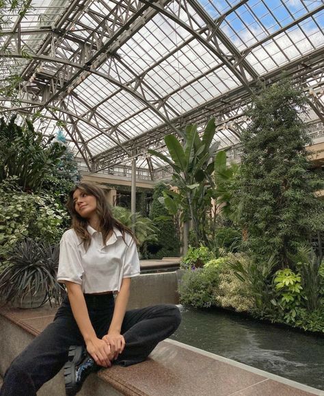 Botanical Garden Photo Shoot, Greenhouse Pictures, Madrid Aesthetic, Sunshine Photos, Summer Photoshoot, Garden Pictures, Garden Photos, Old Pics, Instagram Photo Inspiration