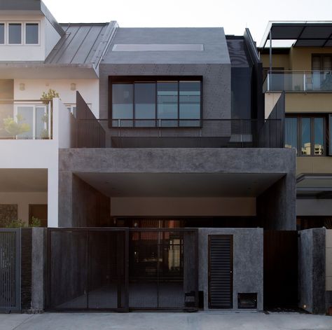 Venus House / Ming Architects Modern Terrace House, Terrace House Design, Terrace House Exterior, Nha Pho, Compact House, Minimal House Design, Loft House, Industrial House, House Architecture