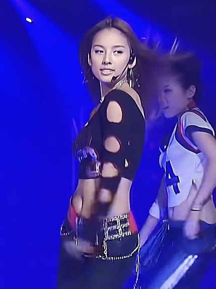 do not repost / lee hyori 1st gen kpop early 2000s Lee Hyori 2000s Icons, Lee Hyori 2000s Outfits, Lee Hyori 90s, Kpop 2000s Aesthetic, Lee Hyori 2000s, 2000s Kpop, 1st Gen Kpop, Y2k Outfits Aesthetic, Lee Hyori