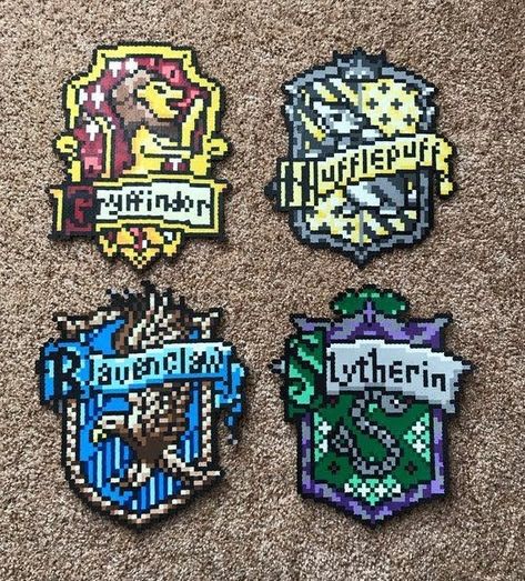 Hama Beads Pattern, Harry Potter Perler Beads, Capas Minecraft, Harry Potter House, Perler Creations, Pokemon Perler Beads, Melty Bead Patterns, Pearl Beads Pattern, Beads Pattern