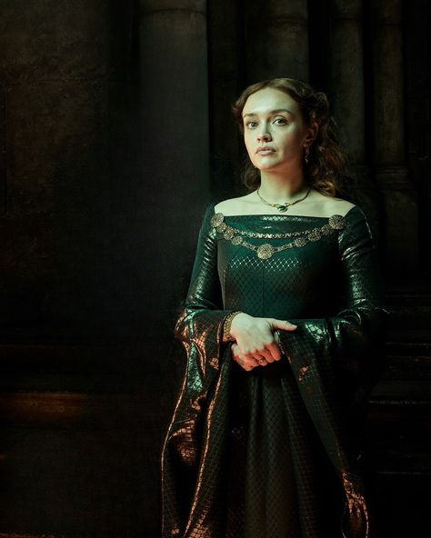 Alicent Hightower Dress, Hightower Dress, Acotar Fanfic, Queen Alicent Hightower, Hightower Aesthetic, Game Of Thrones King, Game Of Thrones Cosplay, Team Green, Olivia Cooke