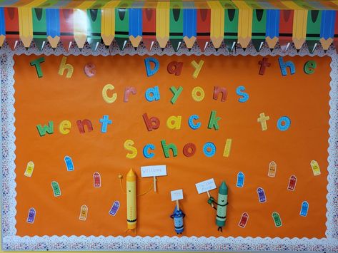 Awning from Hobby Lobby. Scalloped Confetti Border from Amazon. Toilet paper roll crayons. Small crayons with kids names from The Schoolbox. The Day The Crayons Quit, Day The Crayons Quit, Back To School Bulletin Boards, School Bulletin Boards, Bulletin Board, Back To School, The Day