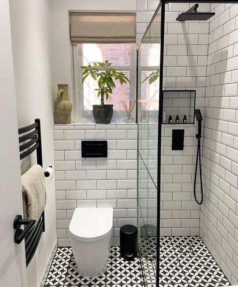 Bathroom Tile Design Ideas, Beautiful Tile Bathroom, Small Shower Room, Black And White Tiles Bathroom, Tile Design Ideas, Tiled Bathroom, Small Bathroom Layout, Small Bathroom With Shower, Black White Bathrooms