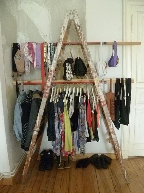 Ladder Coat Rack, Clothes Rack Diy, Garage Sale Clothes, Yard Sale Clothes, Yard Sale Clothes Rack, Clothing Booth, Coat Rack Diy, Yard Sale Hacks, Yard Sale Organization