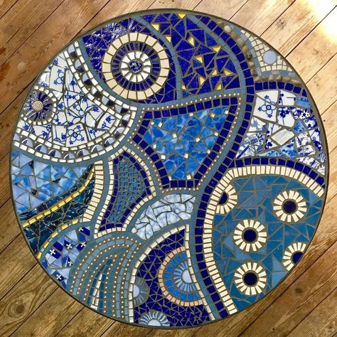 Rock Kunst, Mosaic Furniture, Mosaic Birdbath, Mosaic Stepping Stones, Mosaic Tile Designs, Mosaic Pots, Mosaic Table Top, Mosaic Garden Art, Mosaic Art Projects