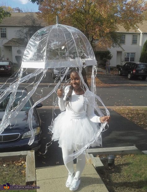 Halloween Umbrella, Diy Jellyfish Costume, Fish Costume Kids, Clear Umbrella Wedding, Jellyfish Halloween Costume, Umbrella Costume, Jellyfish Halloween, Diy Jellyfish, Jellyfish Costume