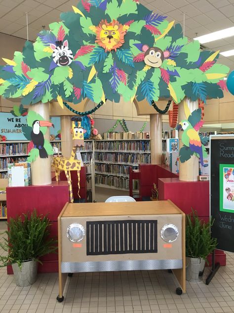 Wild about Summer Reading Jungle library display Jungle Library, Jungle Theme Classroom Decorations, Preschool Jungle, Jungle Theme Decorations, Jungle Theme Classroom, Rainforest Theme, Jungle Decorations, Library Themes, Vbs Themes