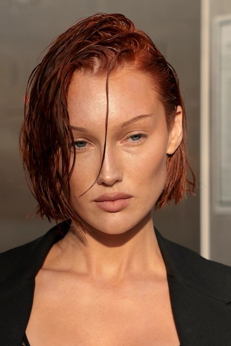 Fall’s “Foxy Red” Hair Color Trend Is Nothing New—See Photos | Allure Foxy Red Hair, Red Hair Lob, Fox Hair Color, Warm Red Hair, Warm Hair Color, Hair Steamers, Copper Red Hair, Cherry Red Hair, Shades Of Red Hair