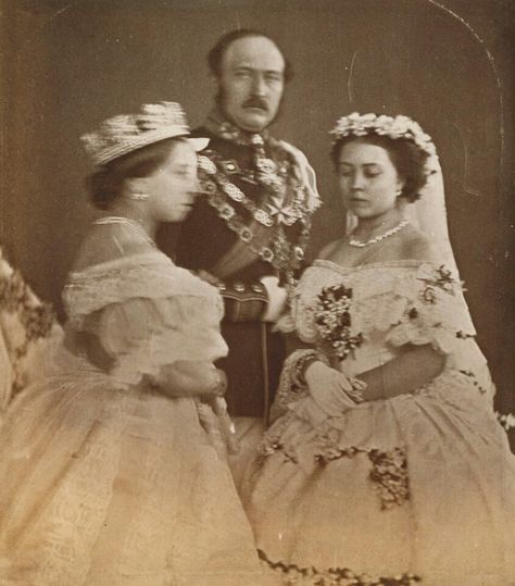 1858, photograph taken of Queen Victoria and Prince Albert with their daughter Victoria taken just before her marriage. The figure of Queen Victoria is blurred due to her movement. Victoria Princess Royal, Queen Victoria's Daughters, Prins Albert, Queen Victoria Family, Queen Victoria Prince Albert, Victoria Prince, Victoria Reign, Prince Frederick, Royal Collection Trust