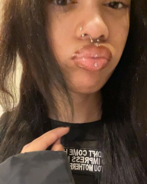 Face Piercing Inspiration, Nose Peircing, Dream Piercings, Ashley Piercing, Piercings Ideas, Cute Nose Piercings, Piercing Chart, Dope Jewelry Accessories, Nose Piercing Stud