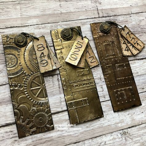 Steampunk Journal, Steampunk Scrapbook, Technology Design Graphic, Tim Holtz Mixed Media, Timmy Time, Scrapbook Embellishments Diy, Tim Holtz Crafts, Mode Steampunk, Gilding Wax