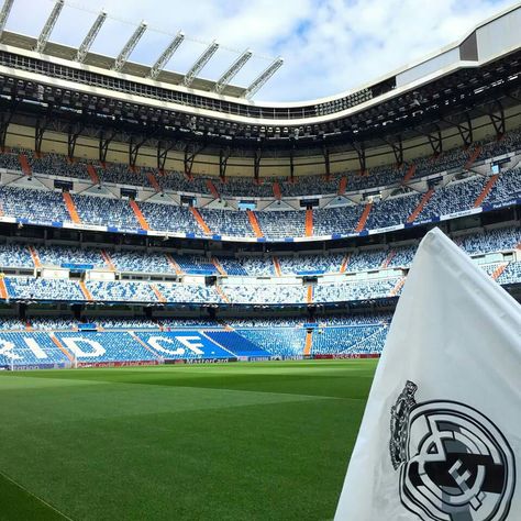 Estadio Santiago Bernabeu. Santiago Bernabeu Wallpaper, Stadium Wallpaper, Real Madrid Photos, Real Madrid Football Club, Real Madrid Club, Real Madrid Soccer, Real Madrid Team, Soccer Girl Problems, Real Madrid Wallpapers