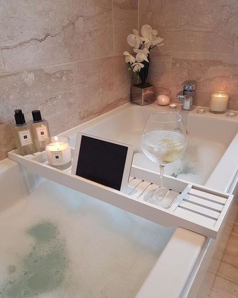 Aesthetic Bath, Bath Aesthetic, Bathtub Decor, Dream Bath, Aesthetic Bathroom, Dream Bathrooms, Dream Apartment, Relaxing Bath, Small Bathroom Decor