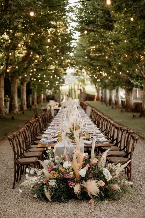 Mariage élégant en Toscane - Diana + Ziad - Blog Mariage Madame C Wedding Decor Flowers, Garden Chic Wedding, Garden Chic, Wedding Moodboard, Wedding Aesthetic, Wedding Mood Board, La Pointe, Destination Weddings, Chic Wedding